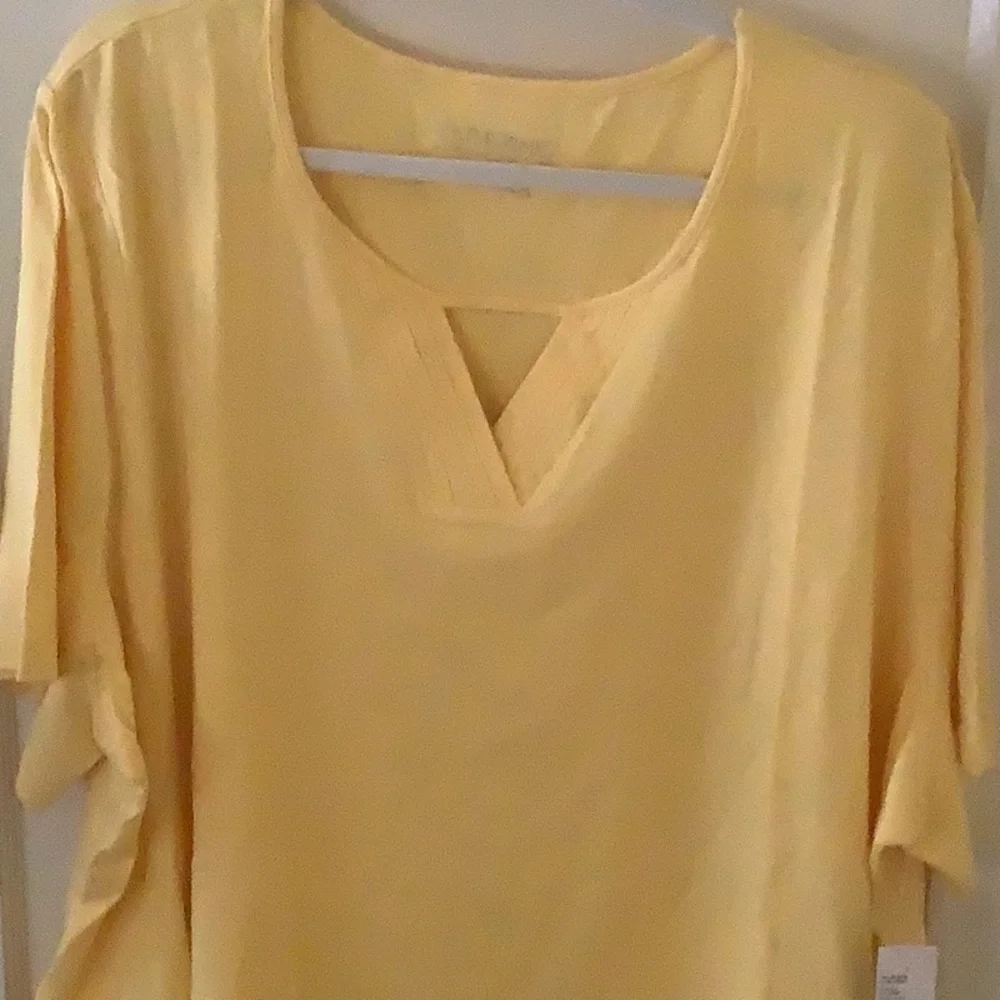 Cool yellow top - Picture 1 of 5